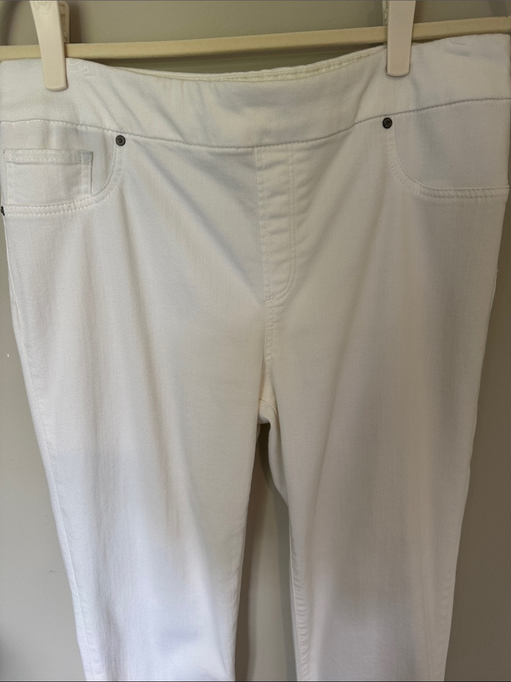 Chico's White Cropped Triple Frayed-Hem Pull On Pants Size 2 (10/12) - Picture 2 of 8